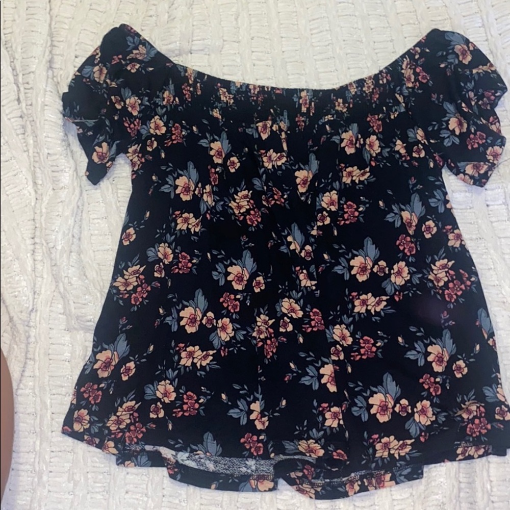 American Eagle off the shoulder shirt